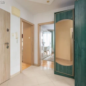 Do wynajęcia 3-pokojowe, ustawne, z osobną kuchnią, na Bielanach 