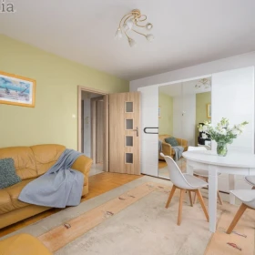 Do wynajęcia 3-pokojowe, ustawne, z osobną kuchnią, na Bielanach 