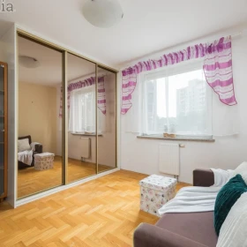 Do wynajęcia 3-pokojowe, ustawne, z osobną kuchnią, na Bielanach 