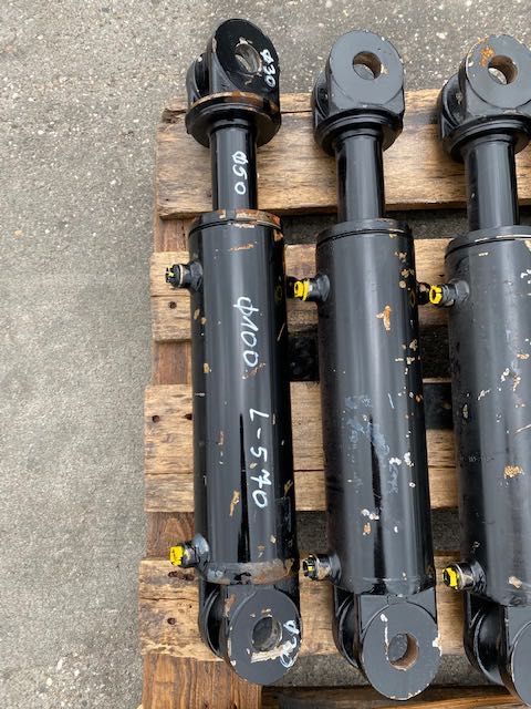 siłownik hydrauliczny L-570 NOWY 8 szt komplet