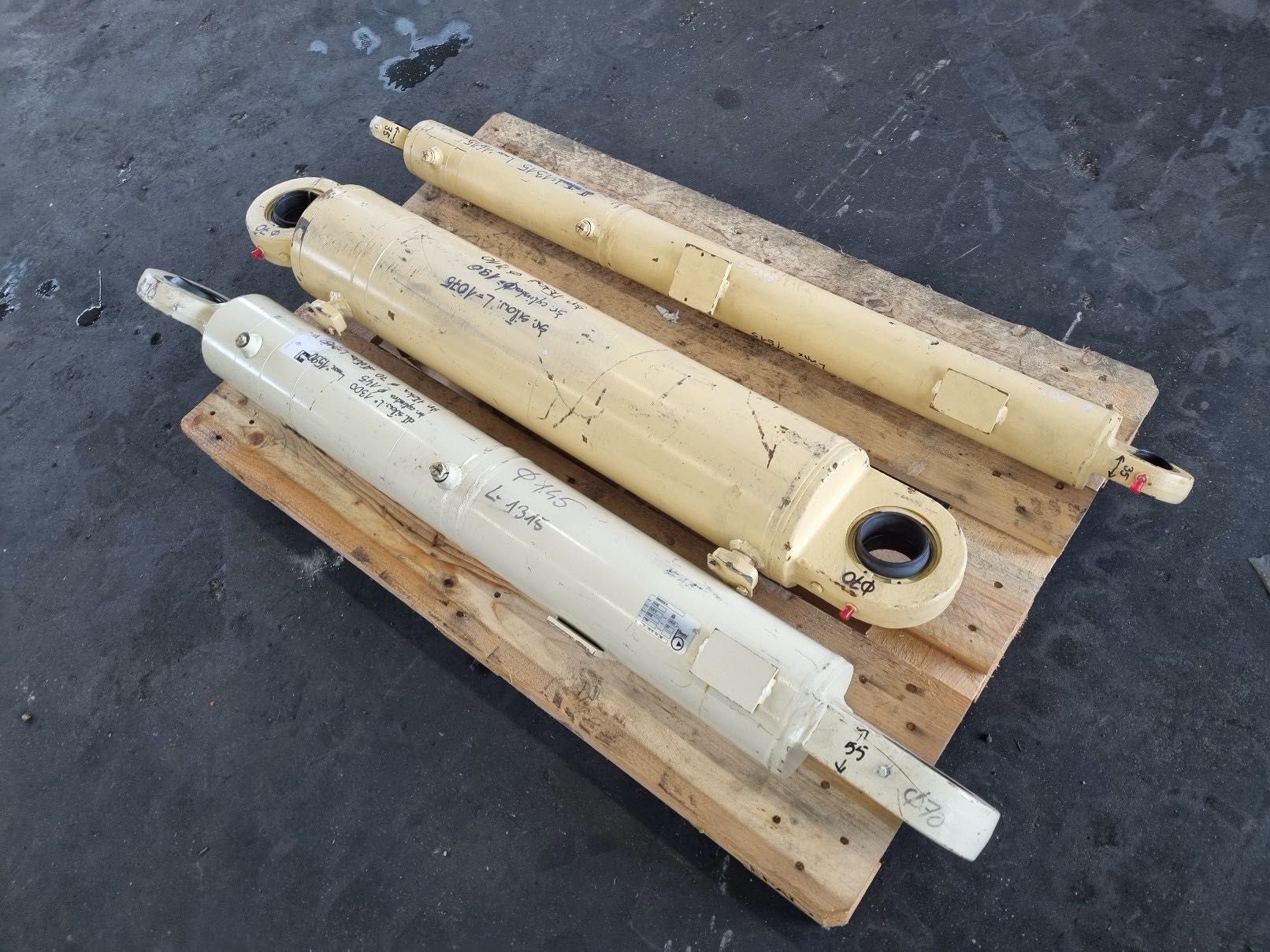 siłownik hydrauliczny L-1075 MM nowy do wiertnicy