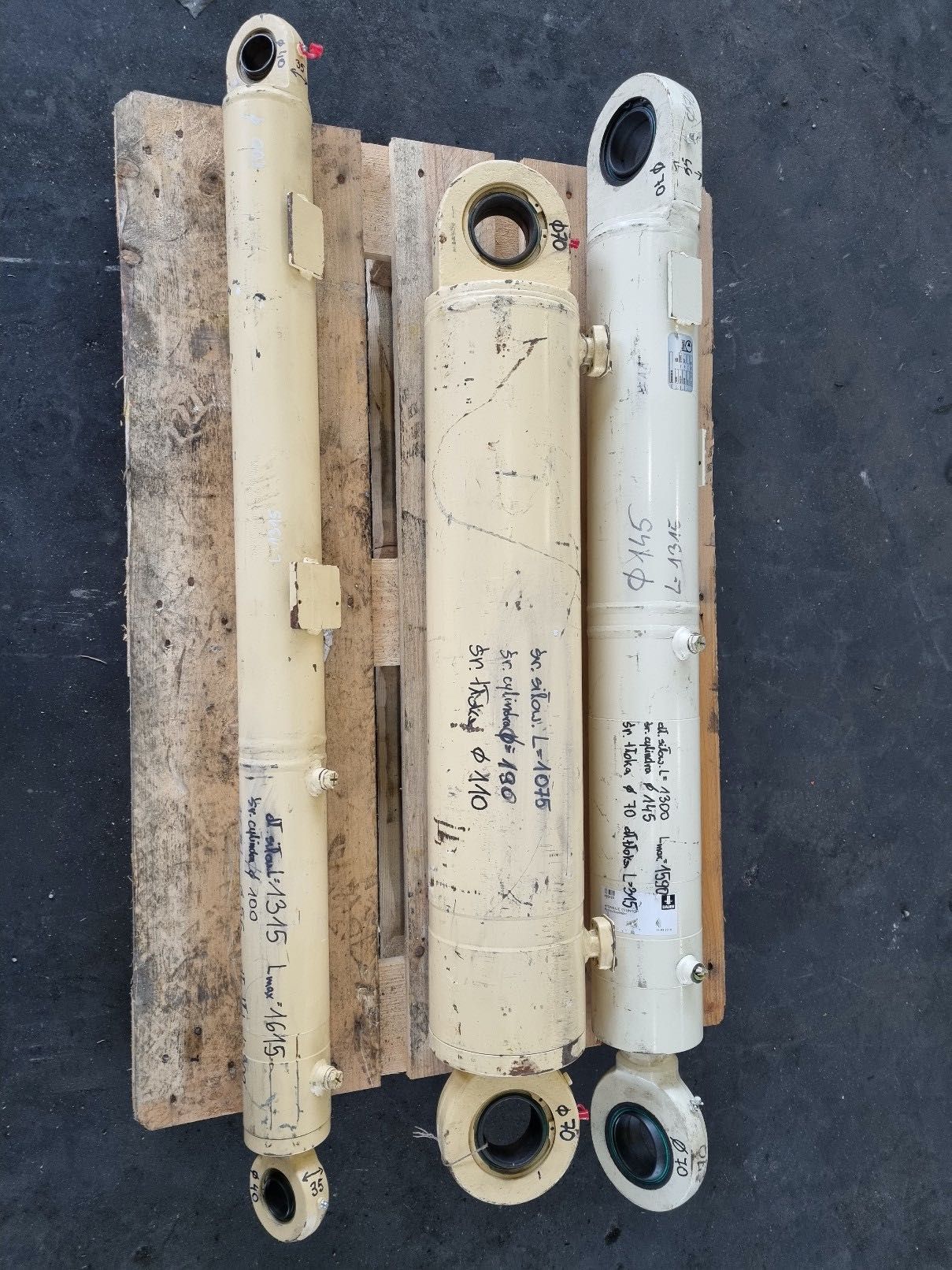 siłownik hydrauliczny L-1075 MM nowy do wiertnicy