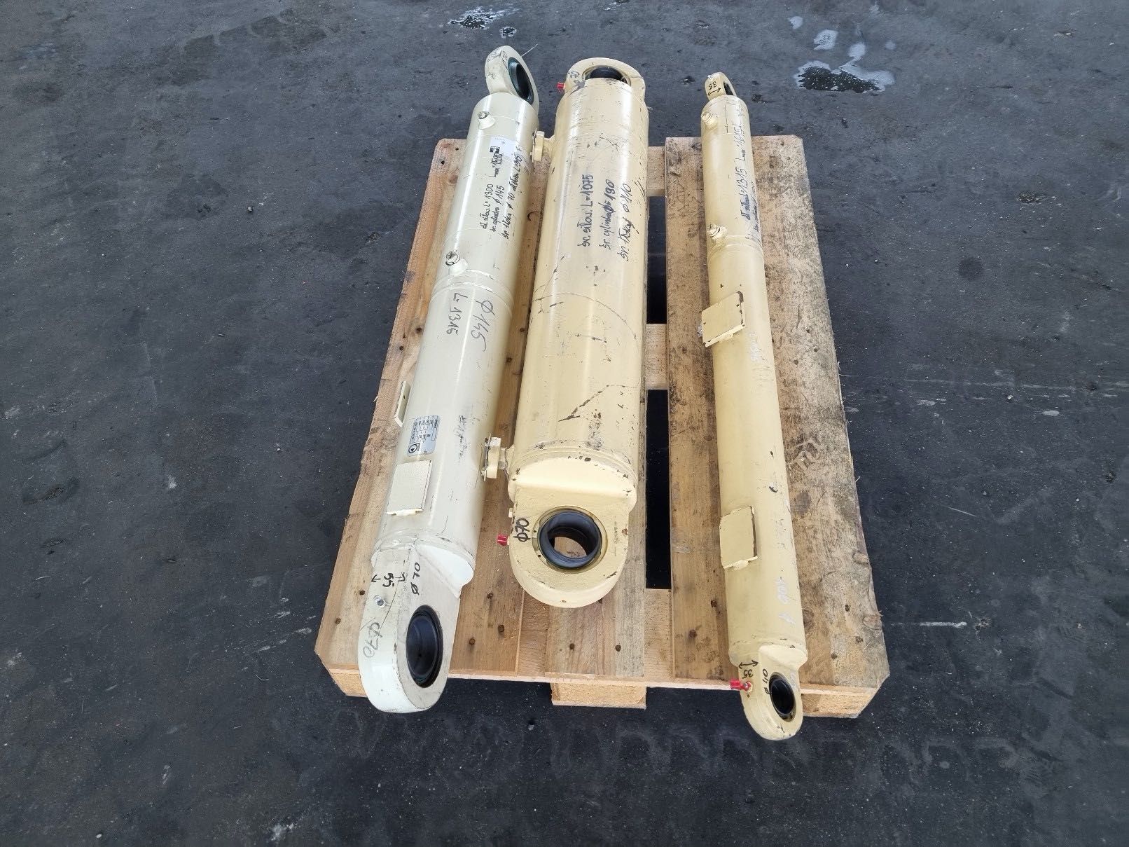 siłownik hydrauliczny L-1075 MM nowy do wiertnicy