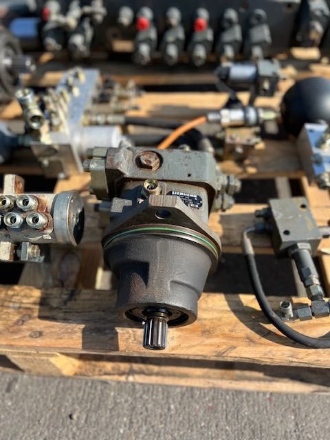 liebherr r 904 c rozdzielacz hydrauliczny