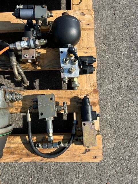 liebherr r 904 c rozdzielacz hydrauliczny