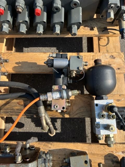 liebherr r 904 c rozdzielacz hydrauliczny