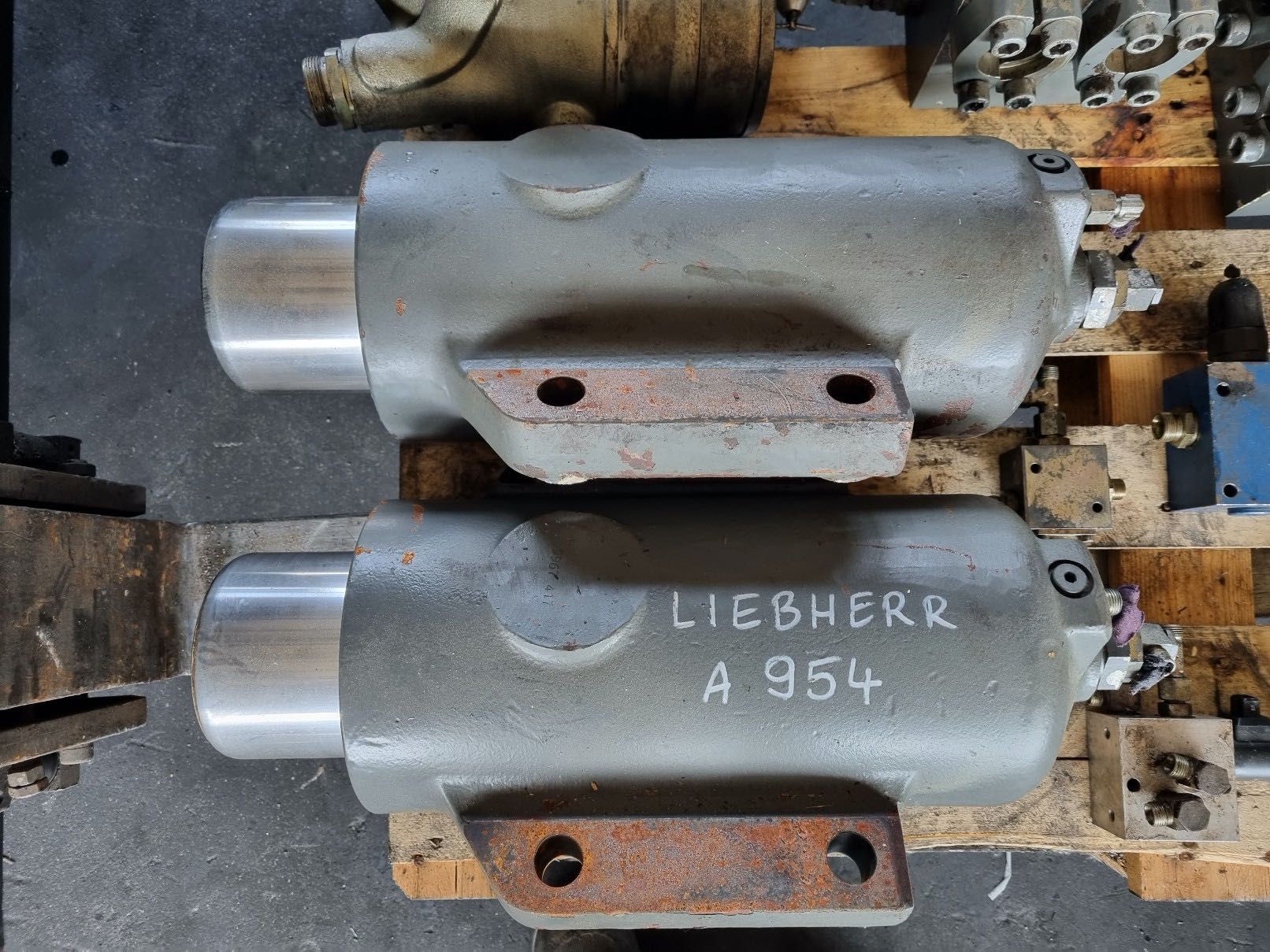 LIEBHERR A 954 B hydraulika komplet