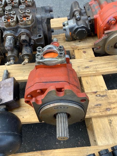 NEW HOLLAND W 270 hydraulika do ładowarki