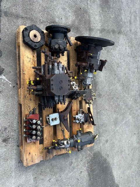 NEW HOLLAND  kobelco E70SR hydraulika komplet