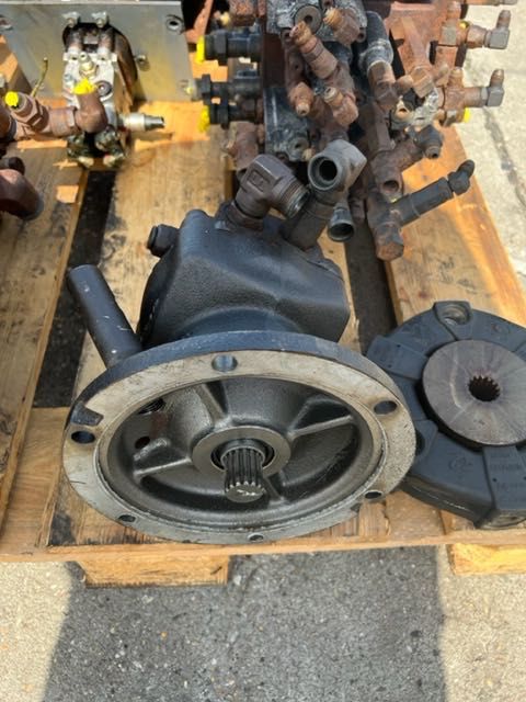 NEW HOLLAND  kobelco E70SR hydraulika komplet