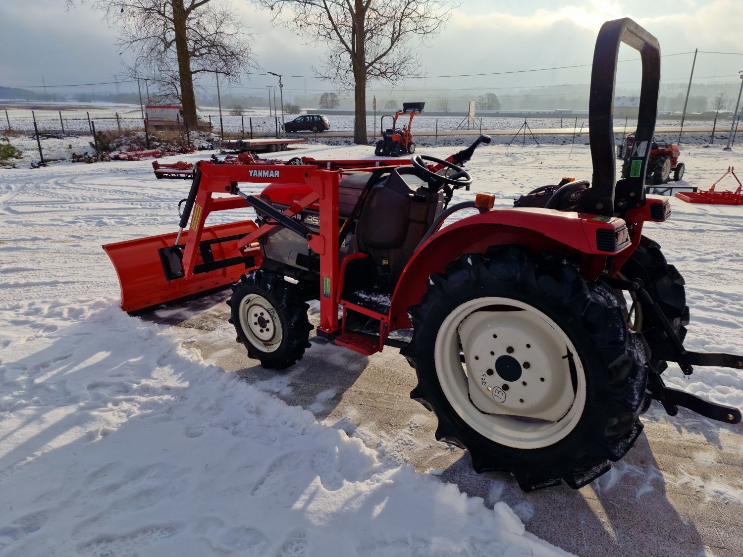 Mini traktorek ogrodowy, pług do śniegu  tur,Japoński,4x4