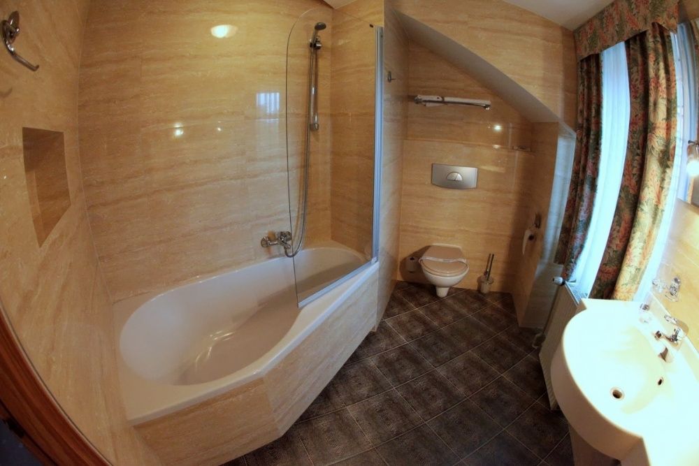 West Room & Restauracja, Noclegi Warszawa