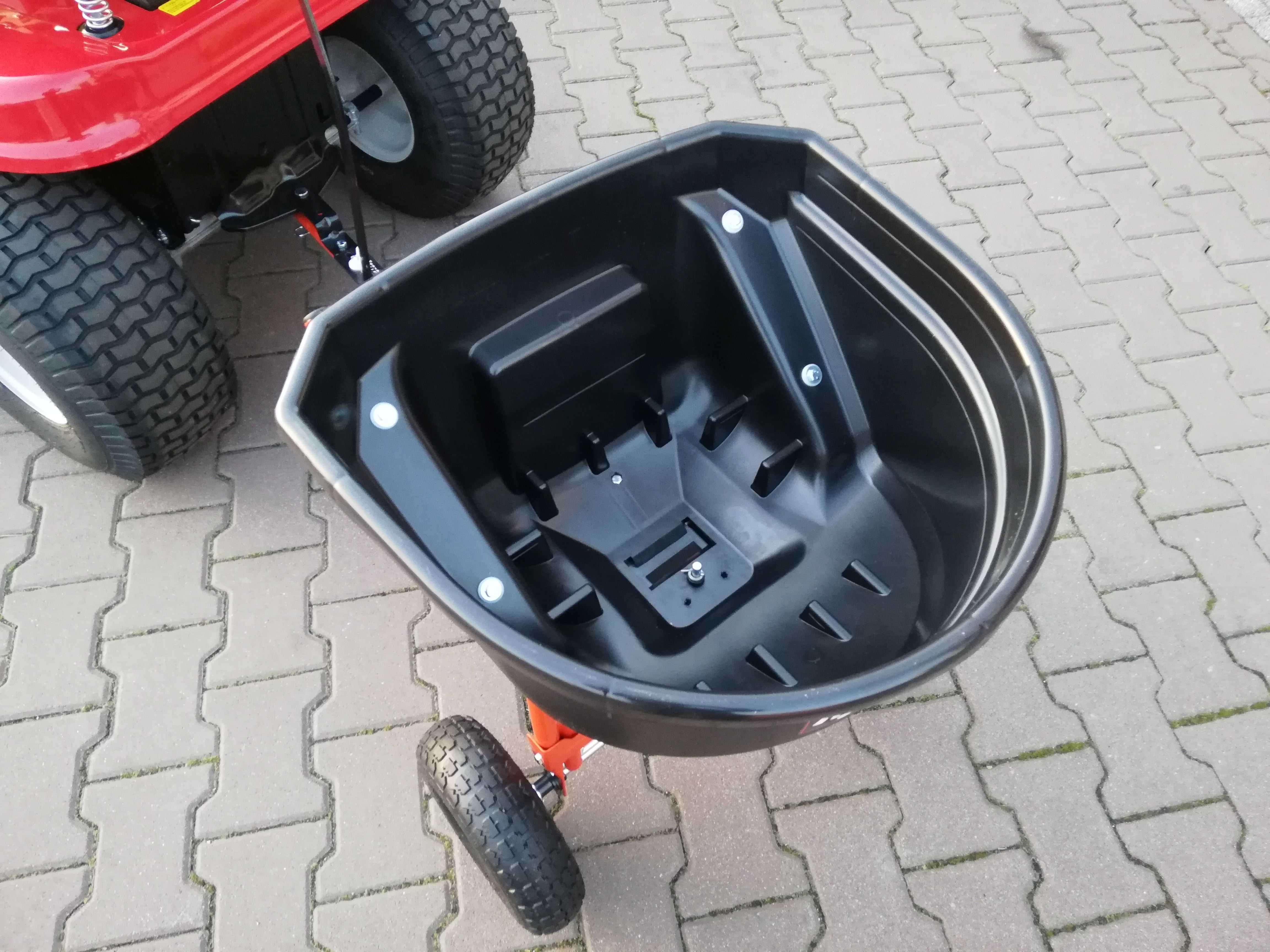 Rozsiewacz solarka piaskarka 50 kg do traktora ogrodowego