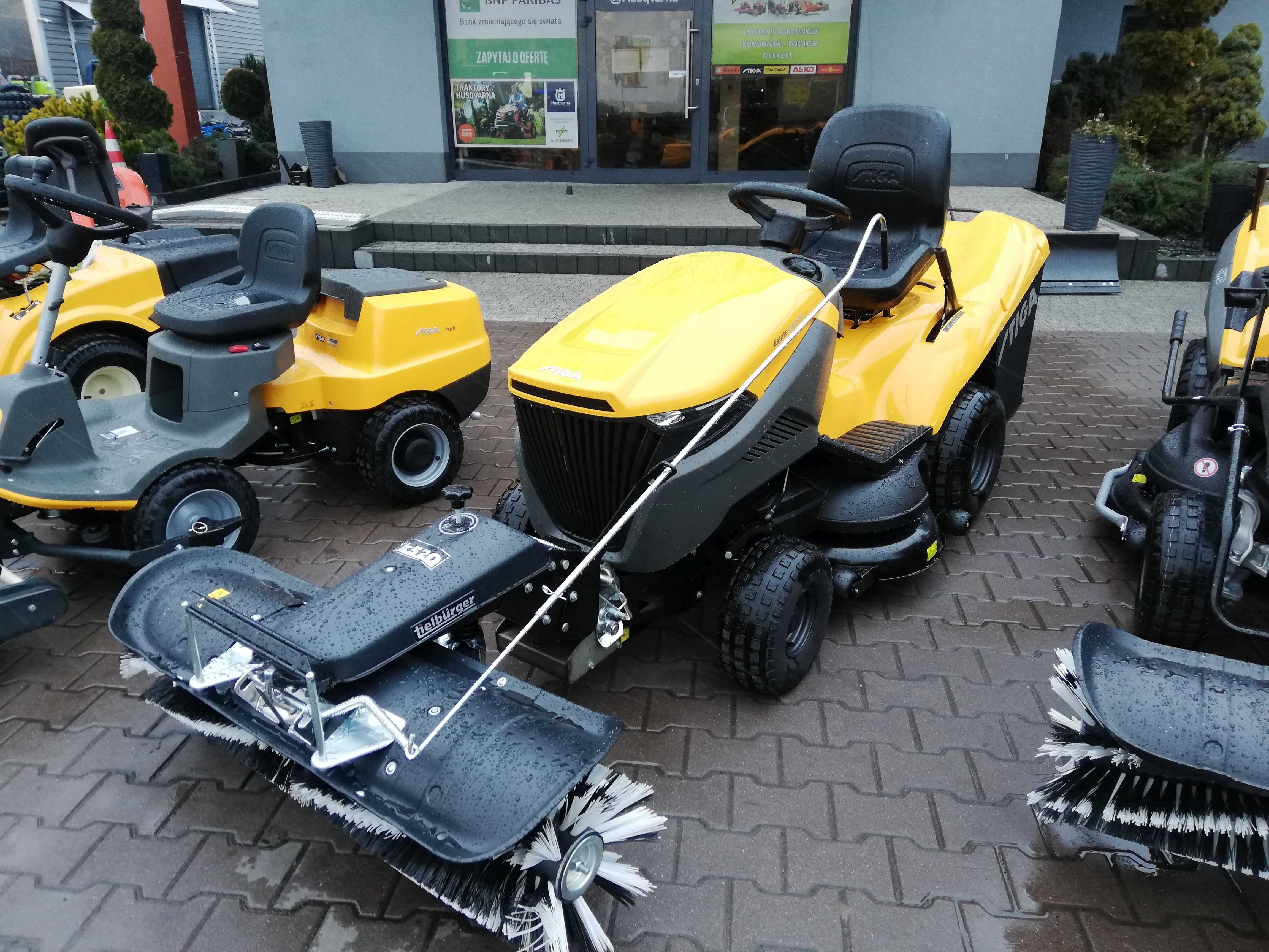 Traktor STIGA 6102HW2 z zamiatarką pojemnikiem oraz łącznikiem PTO PRO