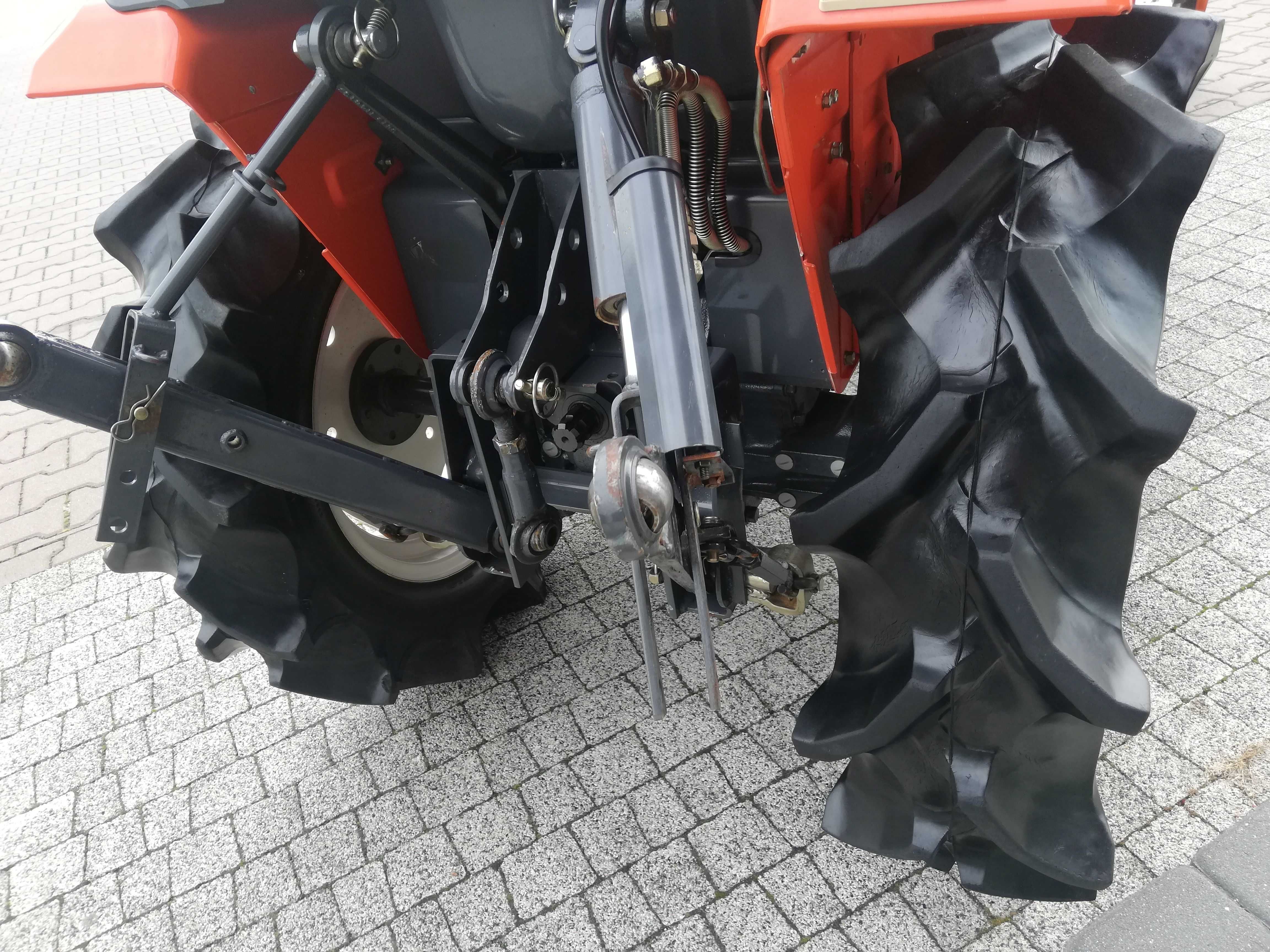 Traktor japoński KUBOTA Aste A15 15KM diesel 3 cylindry z pługiem +TUZ