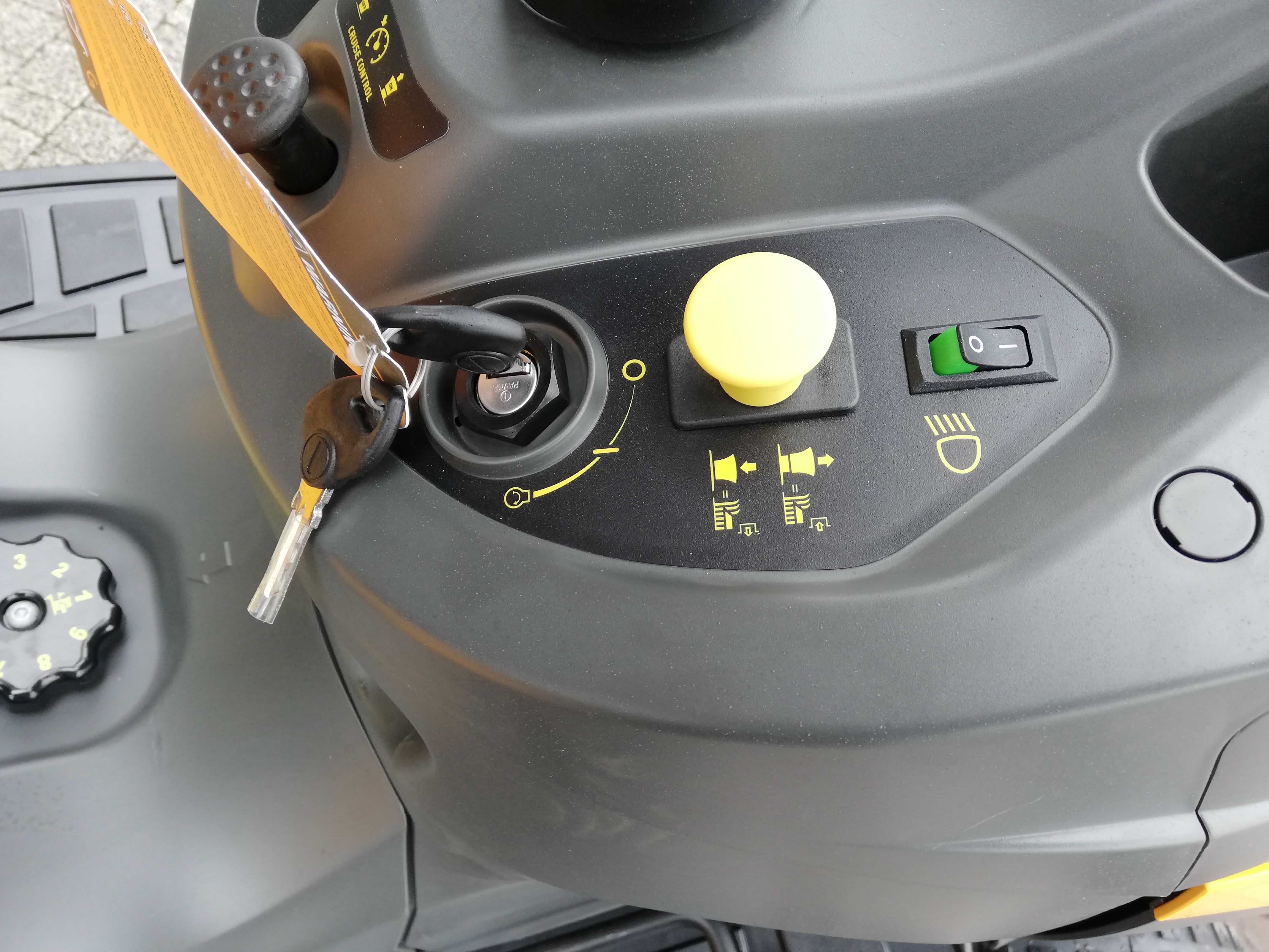 Traktor ogrodowy Stiga Estate 9122 WX 4x4 AWD wyświetlacz LCD pług śn.