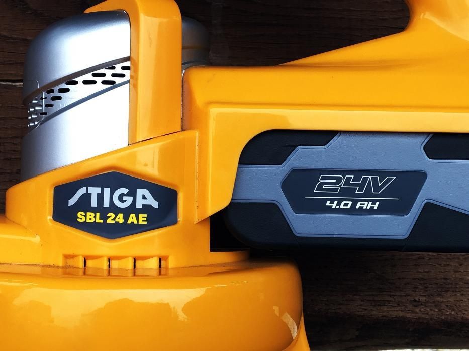 Wygodna lekka dmuchawa akumulatorowa STIGA SBL 24 AE Trak-Tom