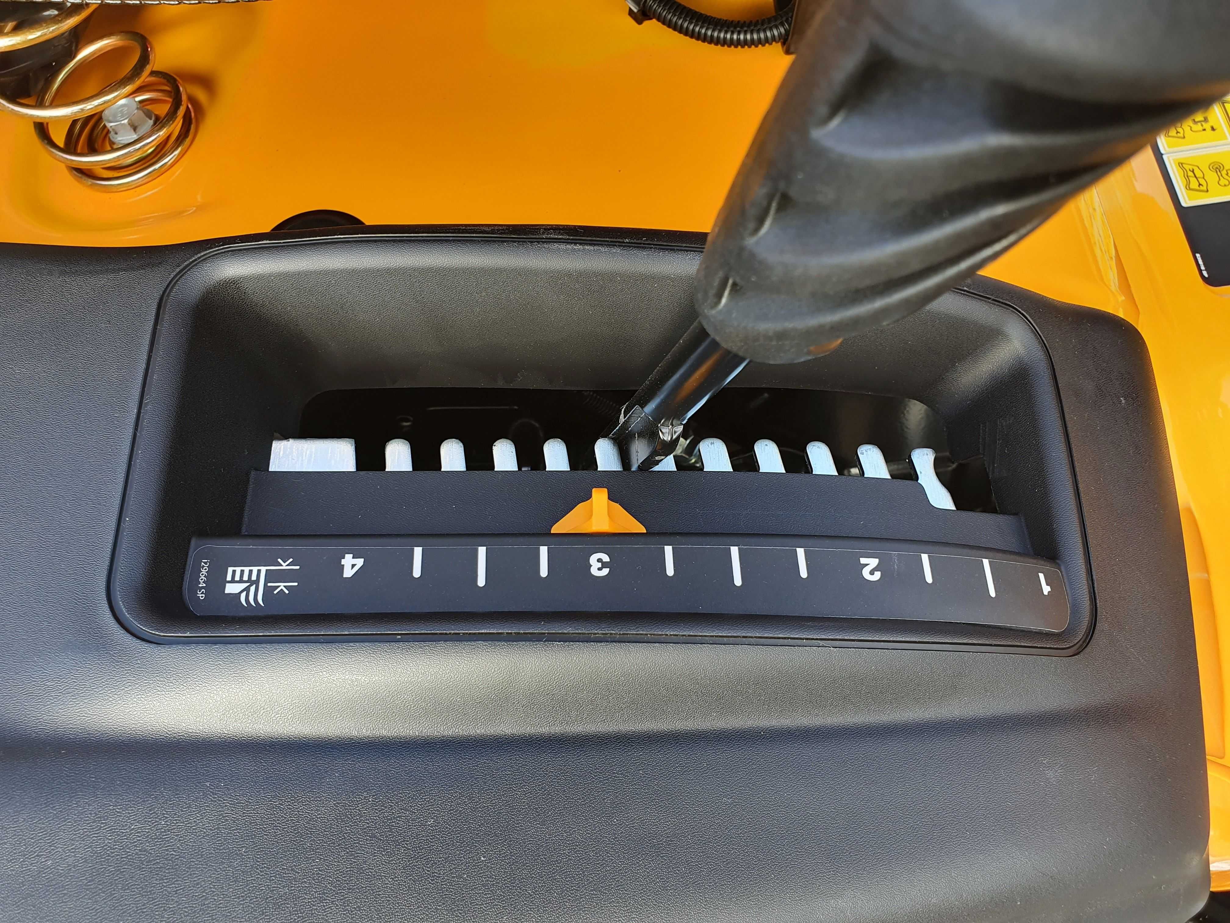 Najlepszy traktor do koszenia trawy Cub Cadet XT2PR106 20KM 106cm