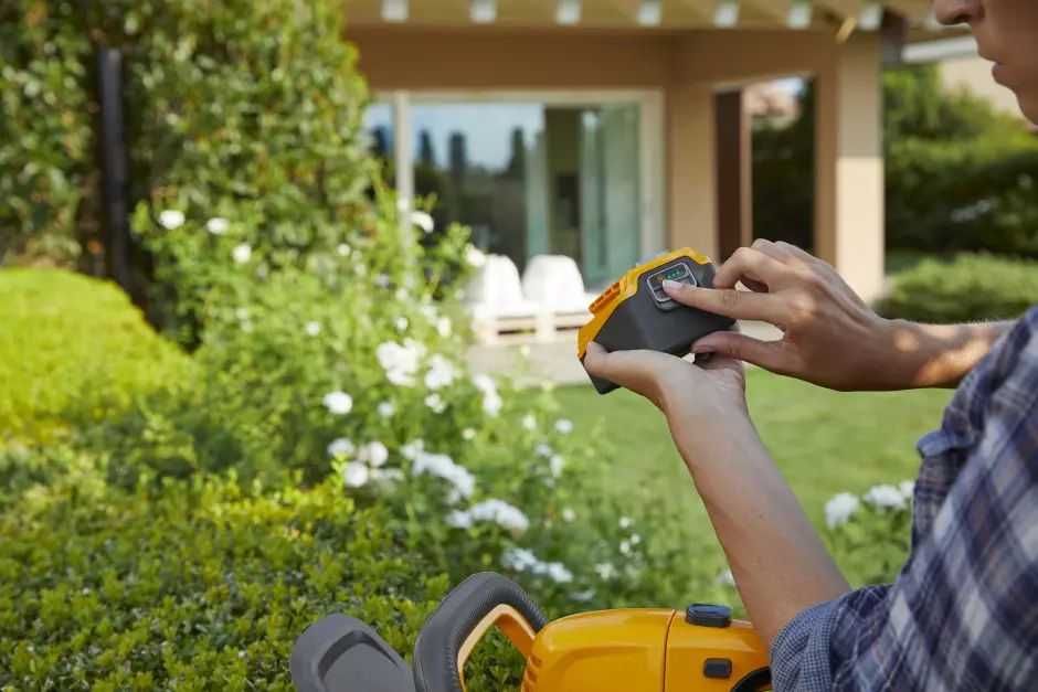 Sekator akumulatorowy SHT100AE 2.0Ah +ładowarka +akumulator 2Ah