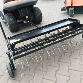 Aerator i wertykulator 2w1 do traktorka ogrodowego napowietrzanie trawnika, usuwanie starej trawy + koła transportowe