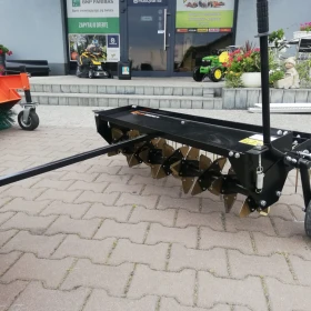 Aerator i wertykulator 2w1 do traktorka ogrodowego napowietrzanie trawnika, usuwanie starej trawy + koła transportowe
