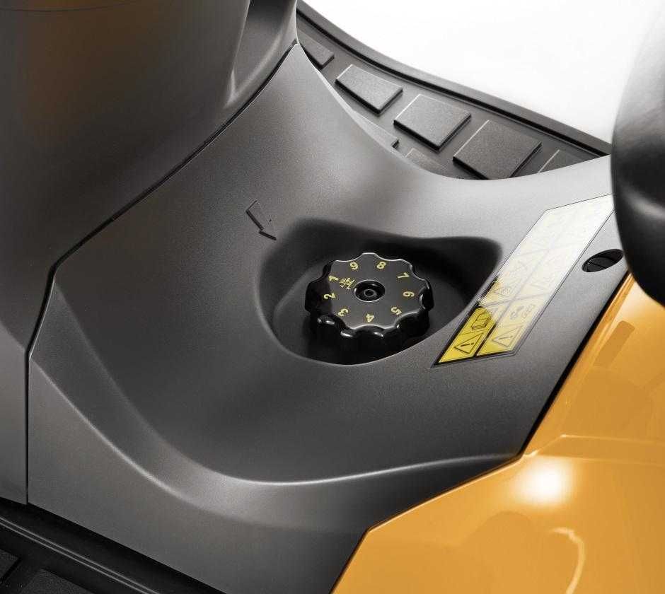 Traktor ogrodowy Stiga 9122WX Honda 22KM 122 cm napęd 4x4 kosz 360L z zamiatarką pojemnikiem i PTO PRO