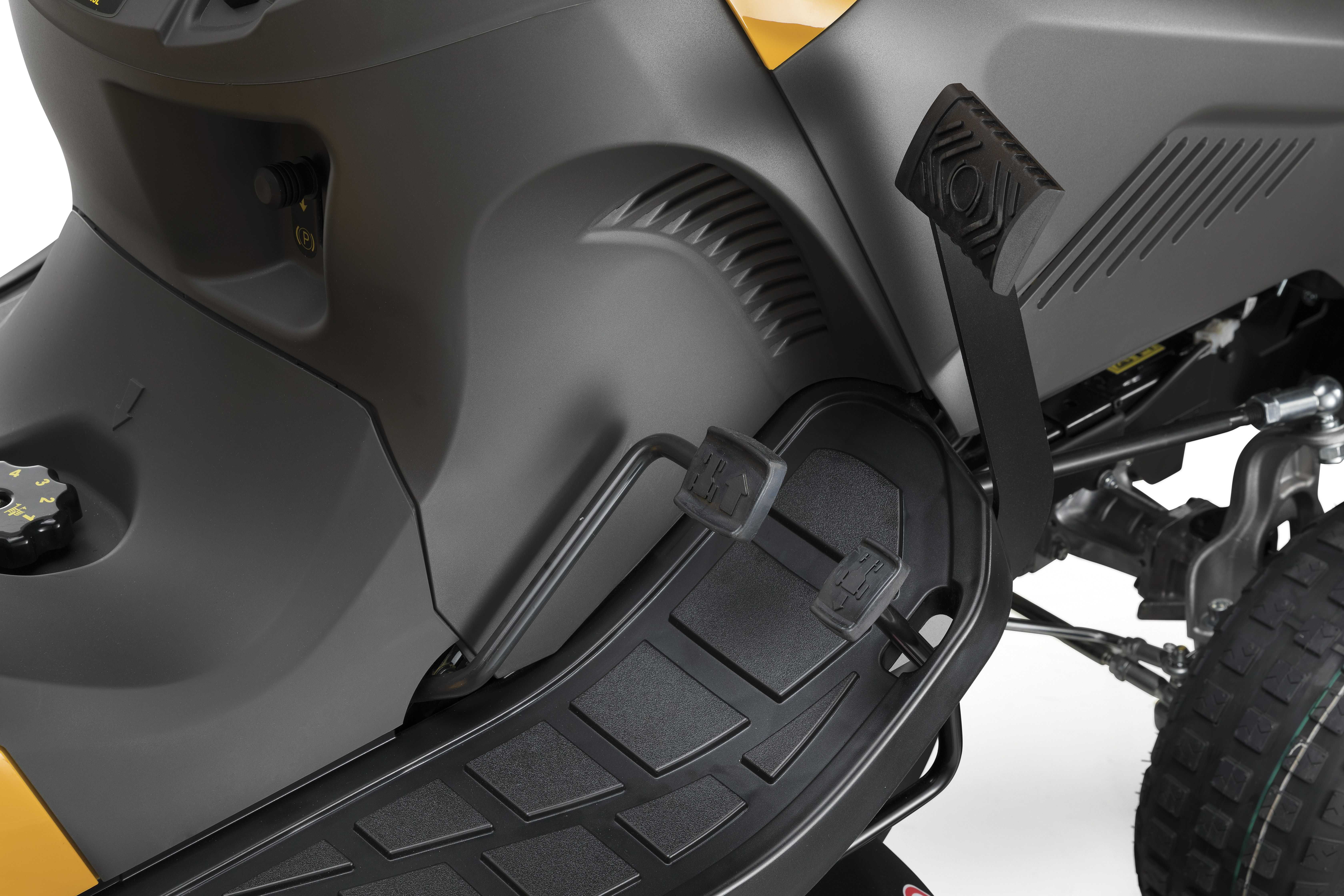 Traktor ogrodowy Stiga 9122WX Honda 22KM 122 cm napęd 4x4 kosz 360L z zamiatarką pojemnikiem i PTO PRO