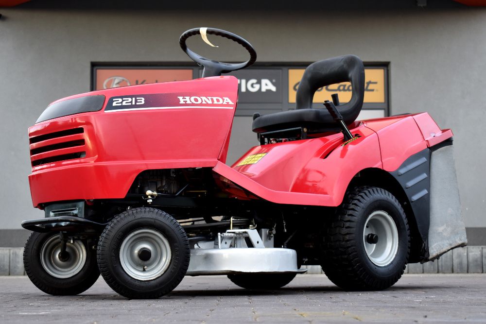 Traktor ogrodowy kosiarka samojezdna Honda z pługiem śnieżnym