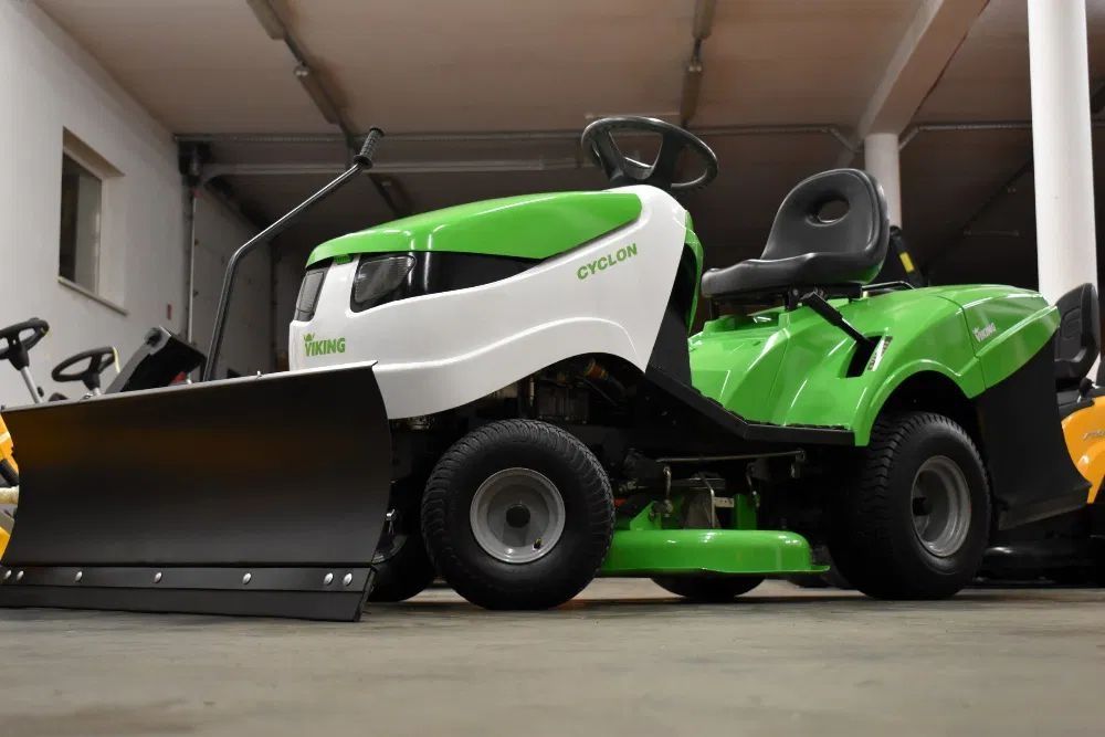 Traktorek ogrodowy kosiarka Viking MT585 17KM od TRAK-TOM pług śnieżny