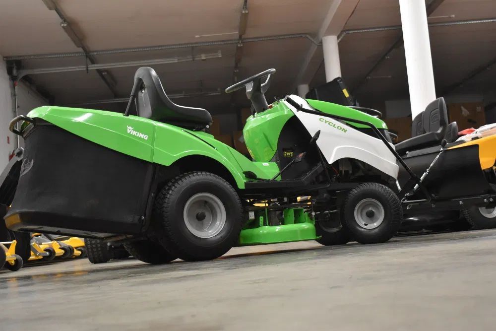 Traktorek ogrodowy kosiarka Viking MT585 17KM od TRAK-TOM pług śnieżny