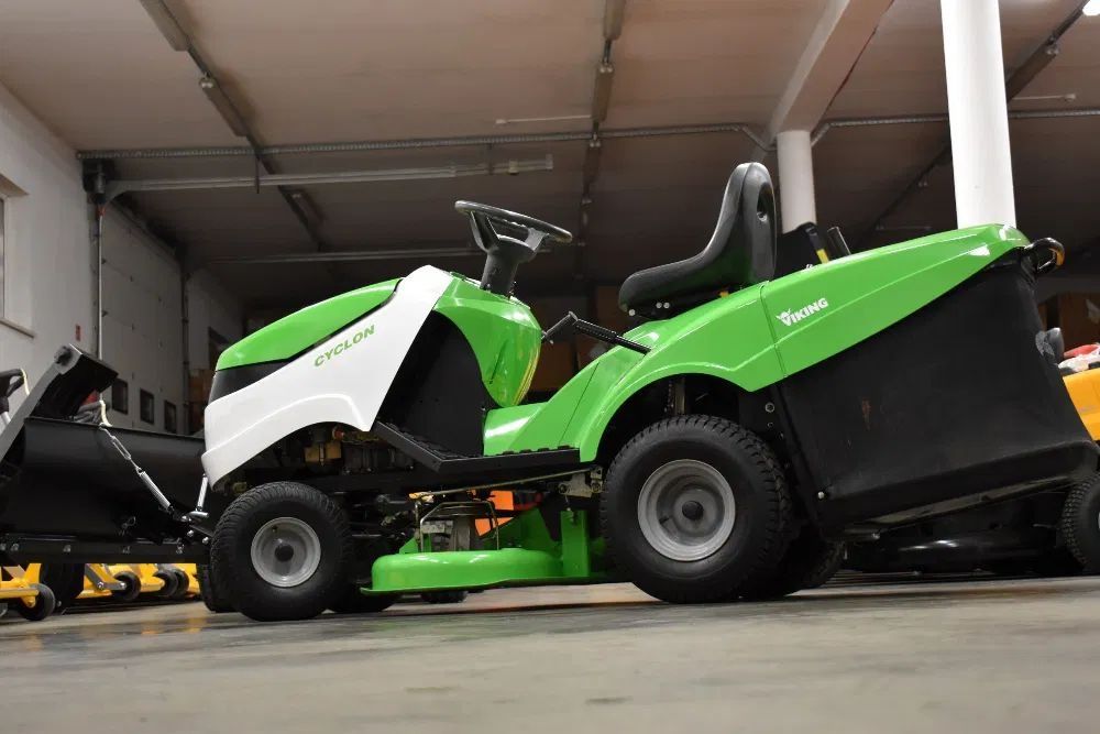 Traktorek ogrodowy kosiarka Viking MT585 17KM od TRAK-TOM pług śnieżny