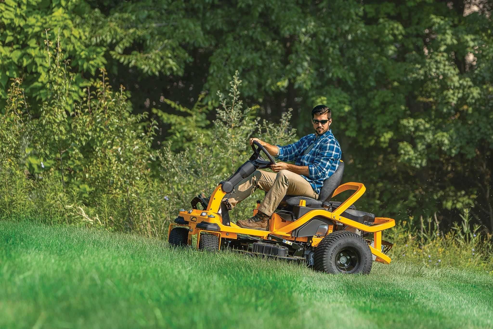 Traktorek ogrodowy kosiarka Cub Cadet XZ6117 Kawasaki 23KM kierownica