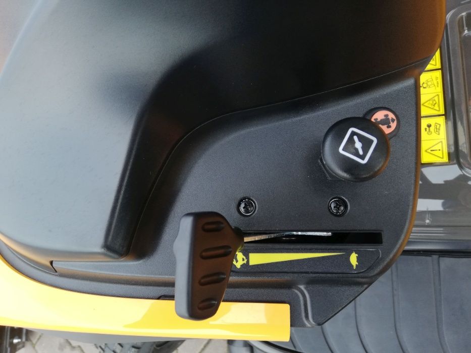 Nowy traktor z pługiem śnieżnym 2 cylindry 20KM Stiga 598 W 98 cm gw.