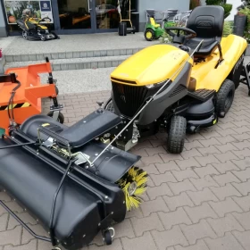 Traktor ogrodowy z zamiatarką dla firm Stiga 7102W, silnik 2-cylindrowy 17KM z pompą oleju, kosz 300 litrów, szerokość koszenia 102 cm, wyświetlacz