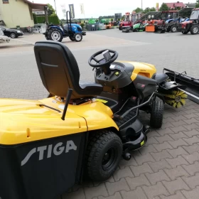 Traktor ogrodowy z zamiatarką dla firm Stiga 7102W, silnik 2-cylindrowy 17KM z pompą oleju, kosz 300 litrów, szerokość koszenia 102 cm, wyświetlacz