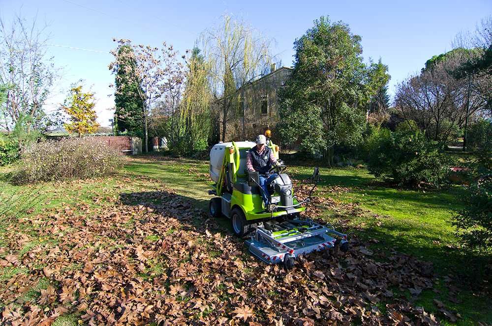Profesjonalna kosiarka Grillo diesel 26KM 4x4 132cm kosz 900L 1ha/h