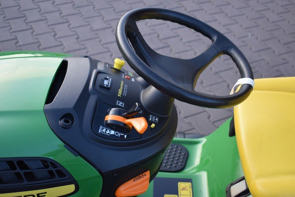 X155R Kosiarka samojezdna (traktorek) z koszem JOHN DEERE 107cm 22 KM