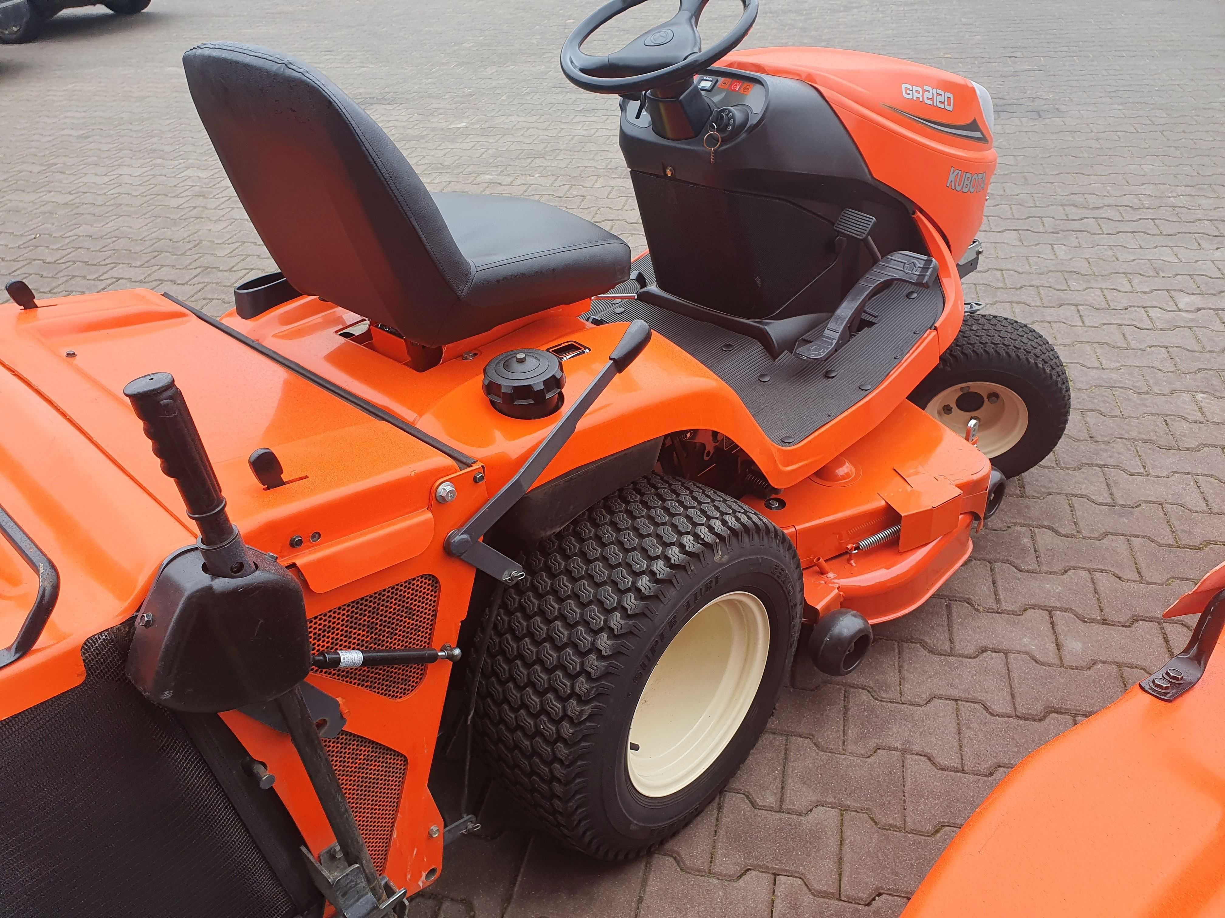 Kosiarka traktor ogrodowy na duże powierzchnie Kubota GR2120 diesel 21KM 3-cylindry, wspomaganie, hydraulika, 4x4, kosz 450L, agregat 122 cm, wałek