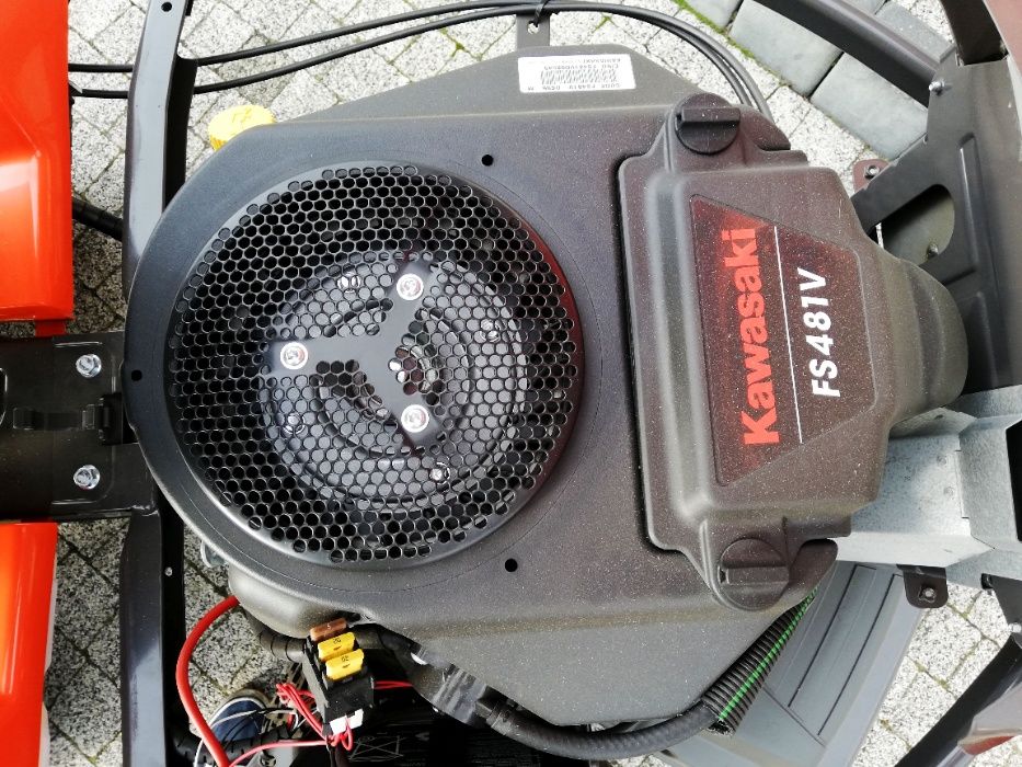 Powystawowy traktor Husqvarna R316TX + pług śnieżny + agregat 112 cm