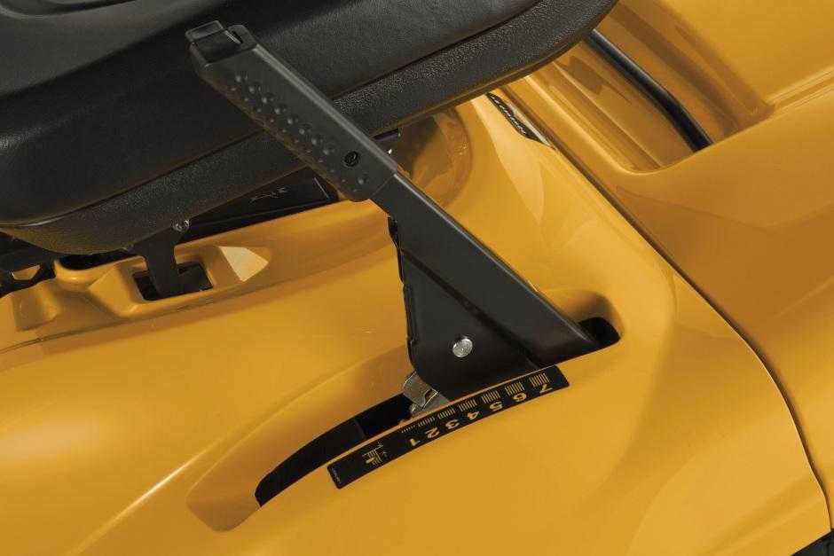 Traktor ogrodowy kosiarka samojezdna Estate 7102W, silnik ST600 V Twin 17KM pompa oleju, 102 cm koszenia, kosz 300 litrów, żeliwna belka, wyświetlacz