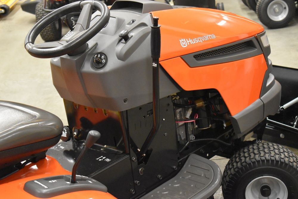 Traktor ogrodowy Husqvarna CTH150 V2 KAWASAKI 15KM POMPA pług śnieżny