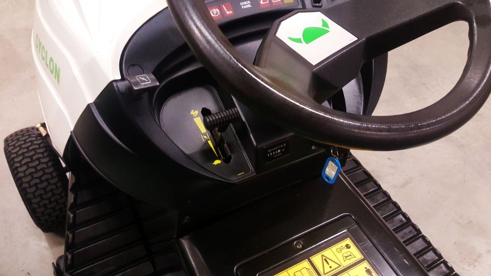 Traktorek ogrodowy kosiarka VIKING Cyclon MT780 silnik Briggs 22KM V2