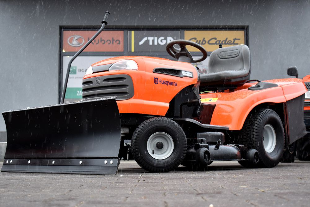 Trak-Tom Traktorek kosiarka Husqvarna CTH180 z pługiem śnieżnym Kawasa
