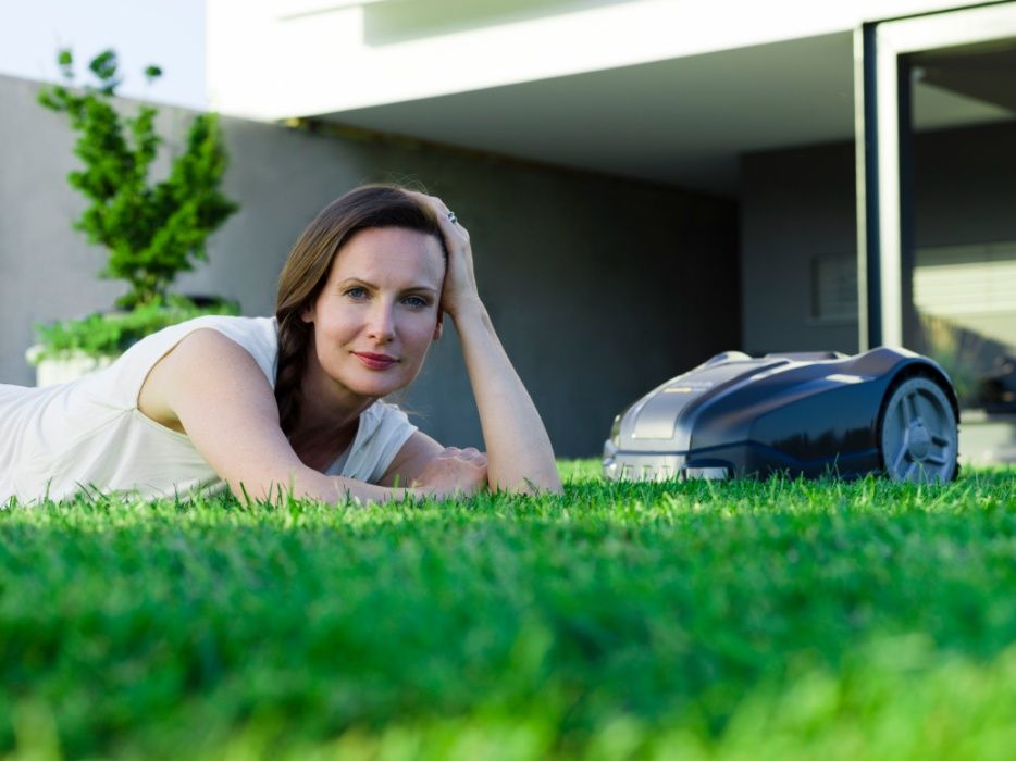 Kosiarka automatyczna robot koszący Stiga Autoclip 230 S do 2000 m²