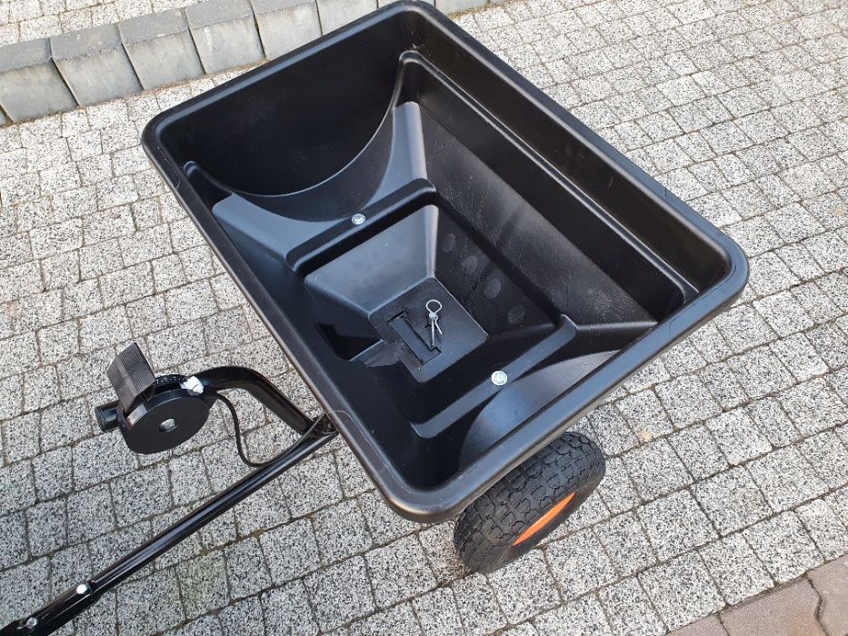 Rozsiewacz do nawozu posypywarka solarka AGRI do traktora ogrodowego