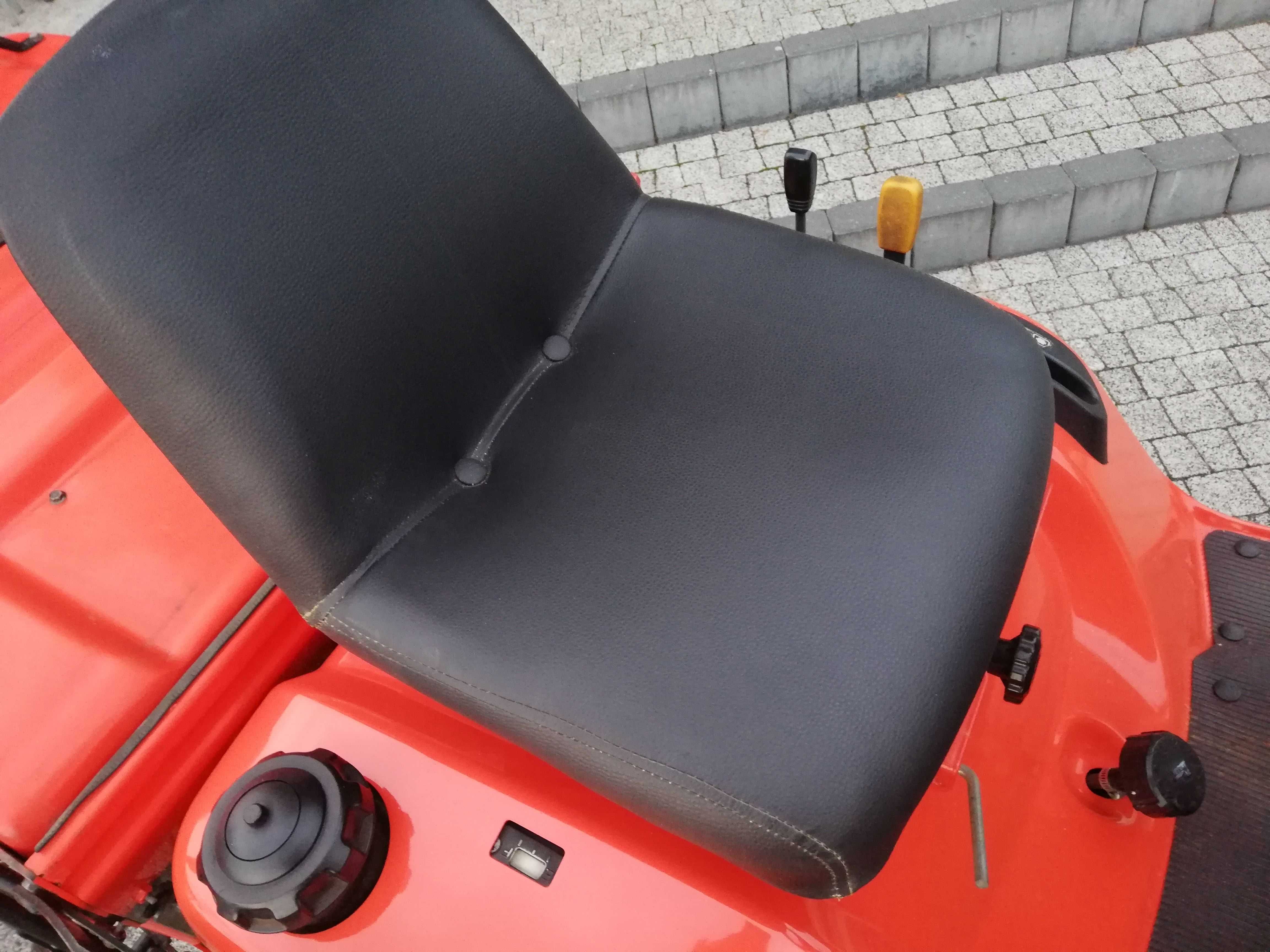 Profesjonalna kosiarka Kubota GR2100II 4x4 diesel z pługiem śnieżnym