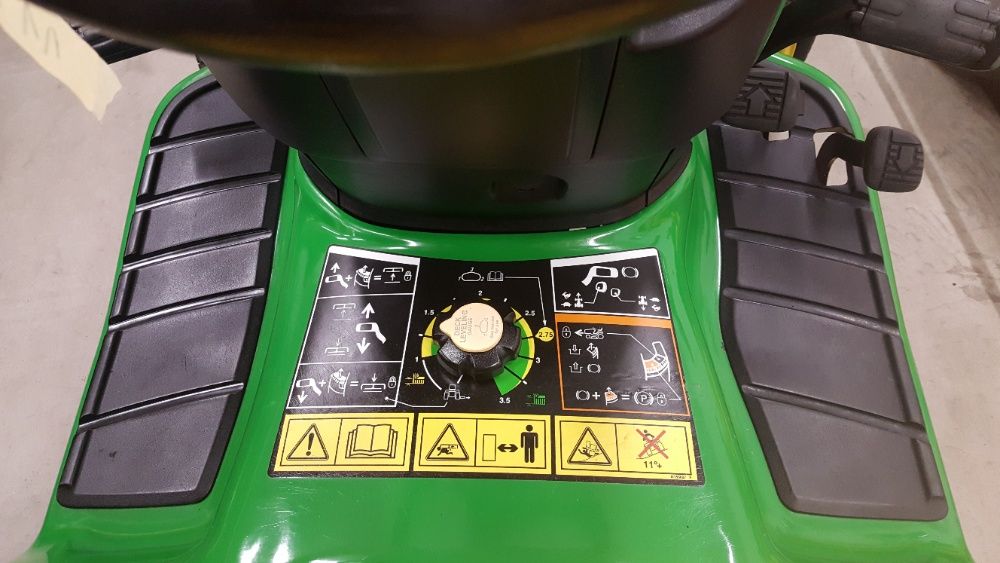 Traktorek John Deere Kawasaki Super Stan Silnik 2 cylindry TRAK TOM