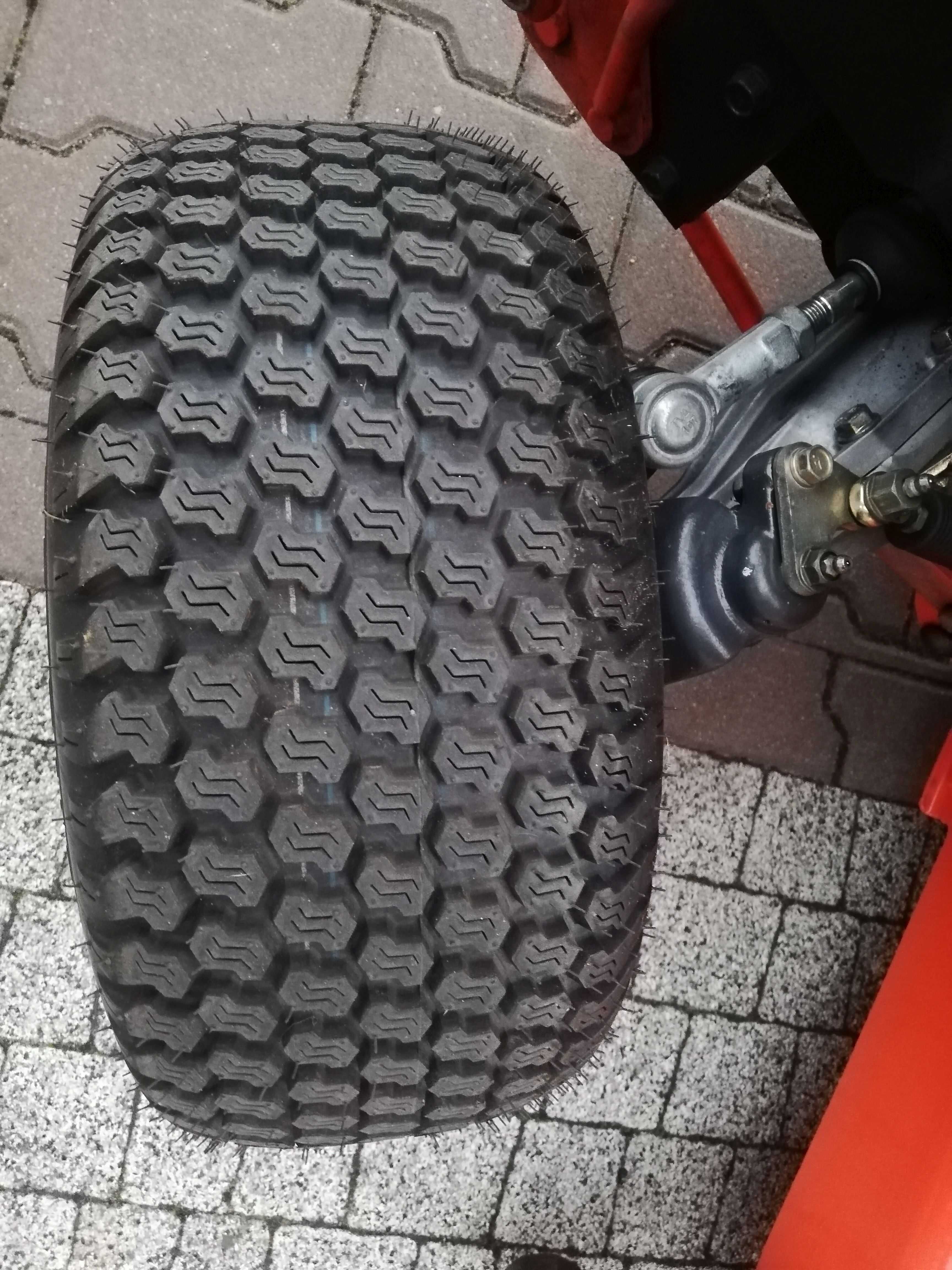 kosiarka samojezdna Kubota GR2100 4x4 diesel 21 KM z pługiem do ogrodu