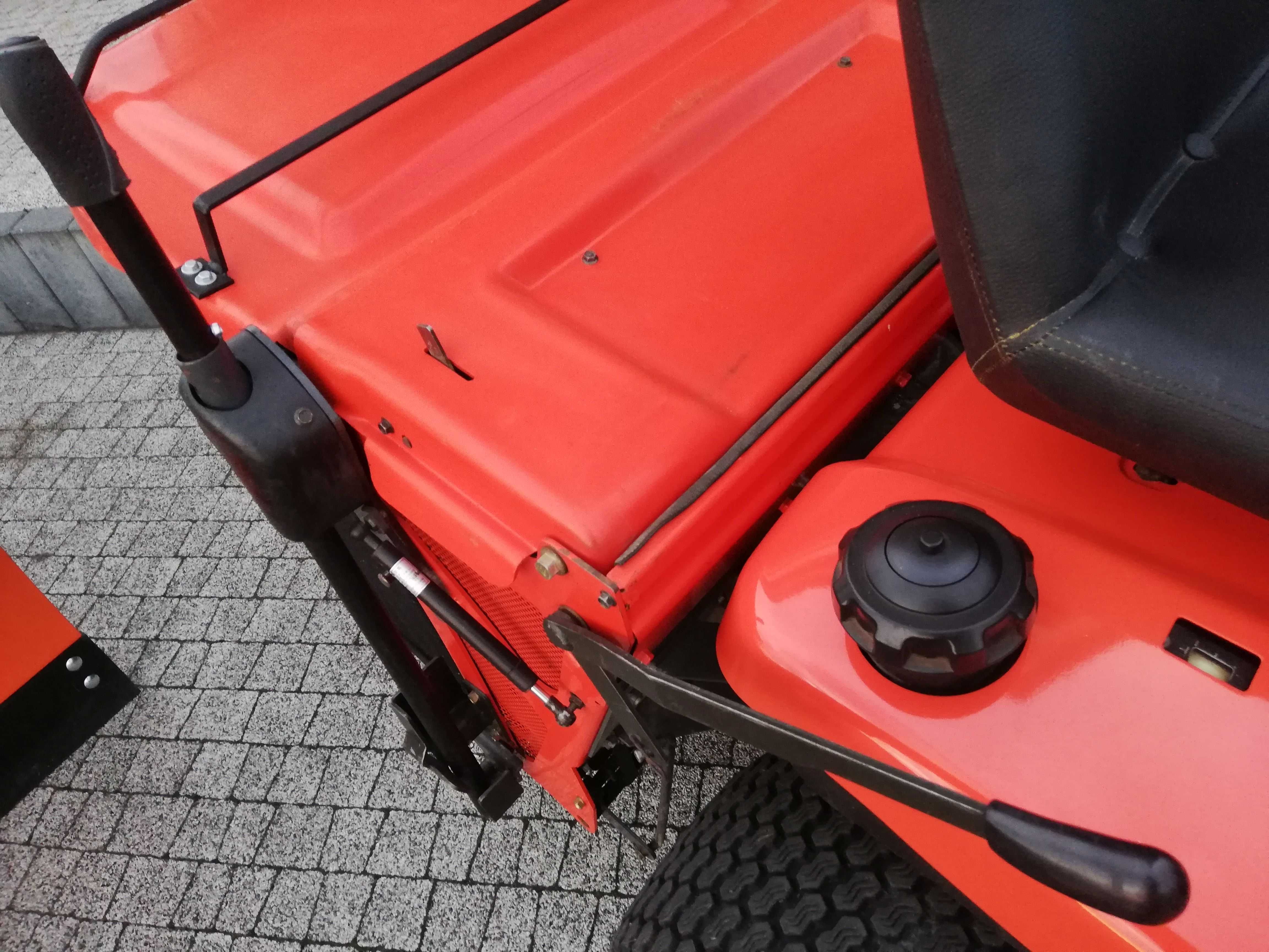 kosiarka samojezdna Kubota GR2100 4x4 diesel 21 KM z pługiem do ogrodu