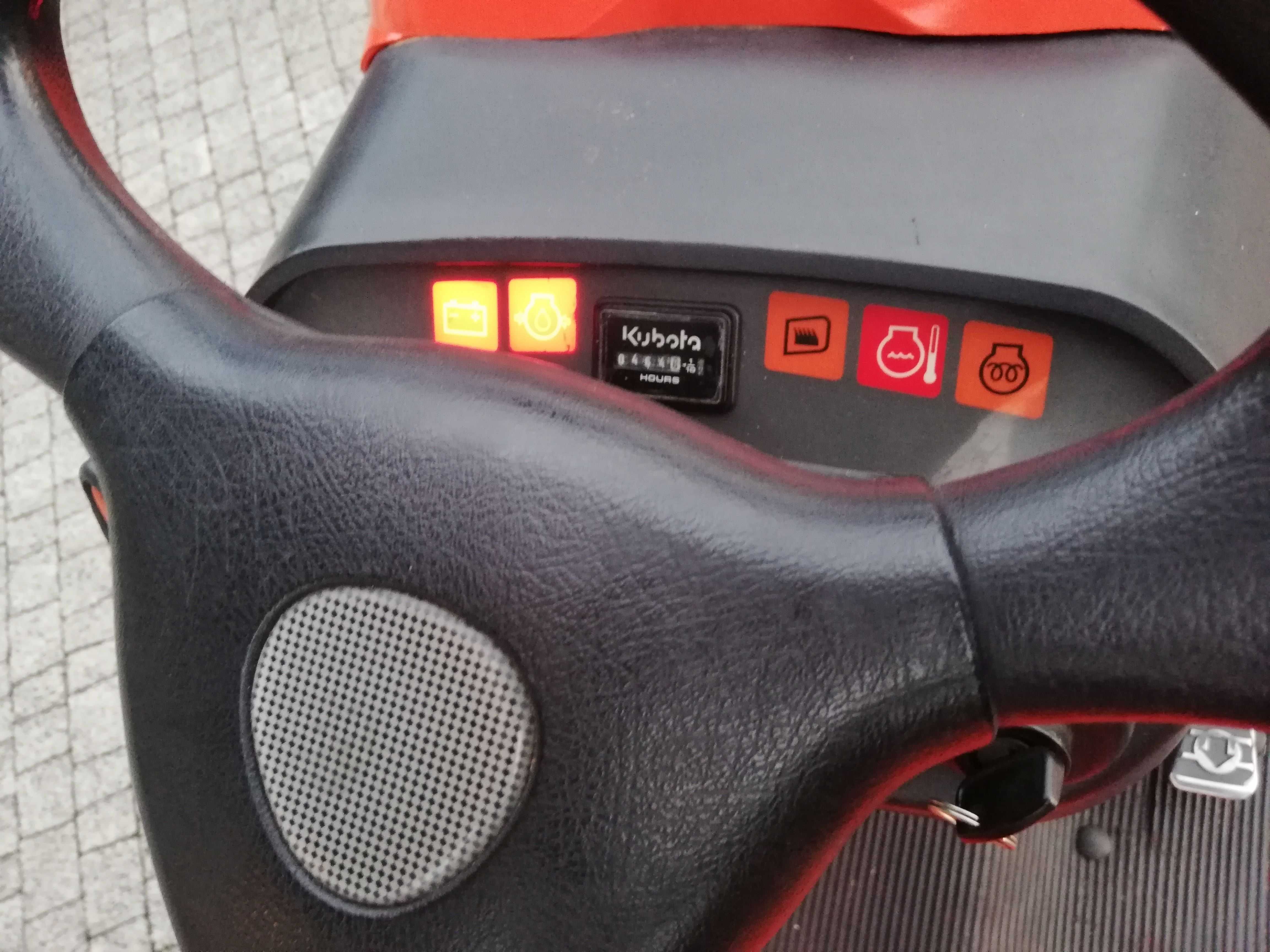 kosiarka samojezdna Kubota GR2100 4x4 diesel 21 KM z pługiem do ogrodu